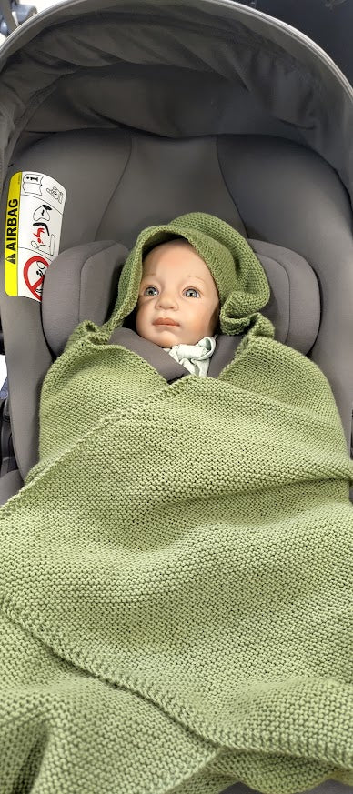 Strickanleitung für eine Einschlagdecke für Babyschale mit 3 Punkte-Gurt, ca. 73 x 76 cm