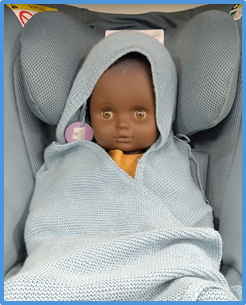 Strickanleitung für eine Einschlagdecke für Babyschale mit 5 Punkte-Gurt oder Autositze der Gruppe 1 (für kleinere Kinder)