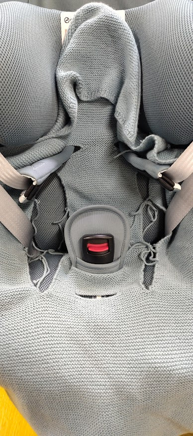 Strickanleitung für eine Einschlagdecke für Babyschale mit 5 Punkte-Gurt oder Autositze der Gruppe 1 (für kleinere Kinder)